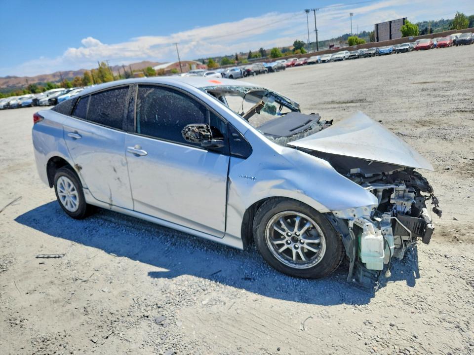 Photo 4 from auction – 2020 TOYOTA PRIUS with VIN JTDKARFU4L3113893
