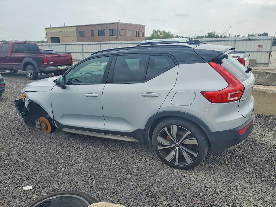 Photo 2 from auction – 2022 VOLVO XC40 with VIN YV4ED3UB2N2677437