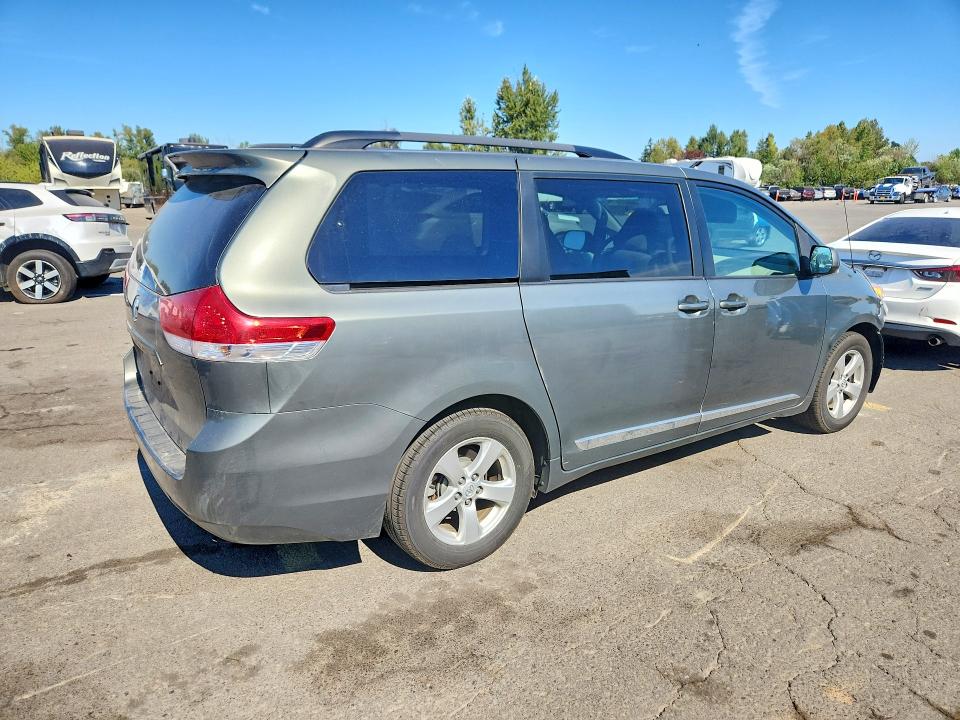 Photo 3 from auction – 2013 TOYOTA SIENNA with VIN 5TDKK3DC4DS299214