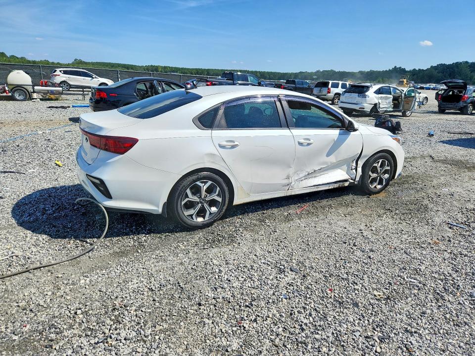 Photo 3 from auction – 2021 KIA FORTE with VIN 3KPF24AD7ME382795
