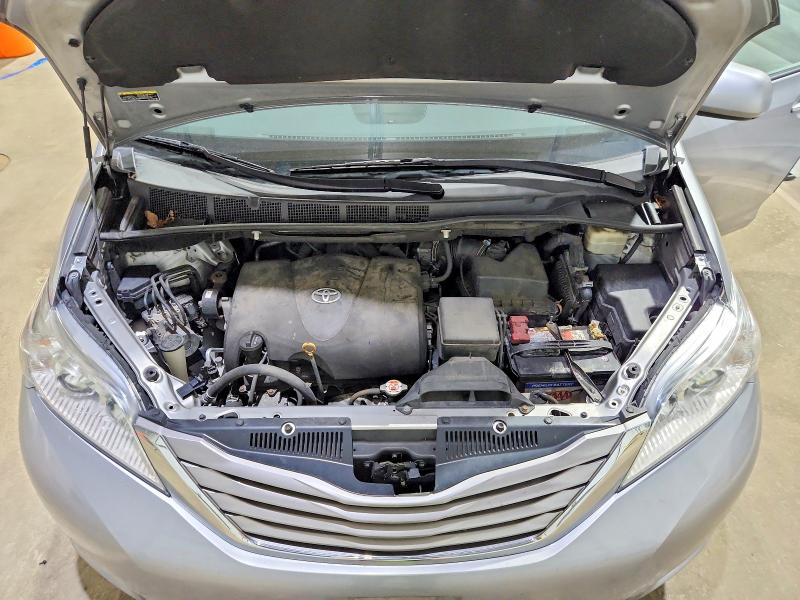 Photo 12 from auction – 2017 TOYOTA SIENNA with VIN 5TDYZ3DC9HS897908