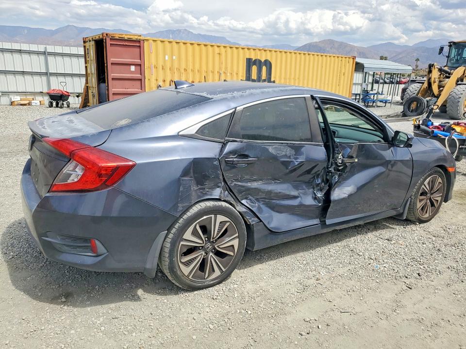 Photo 3 from auction – 2017 HONDA CIVIC with VIN 2HGFC1F33HH642827