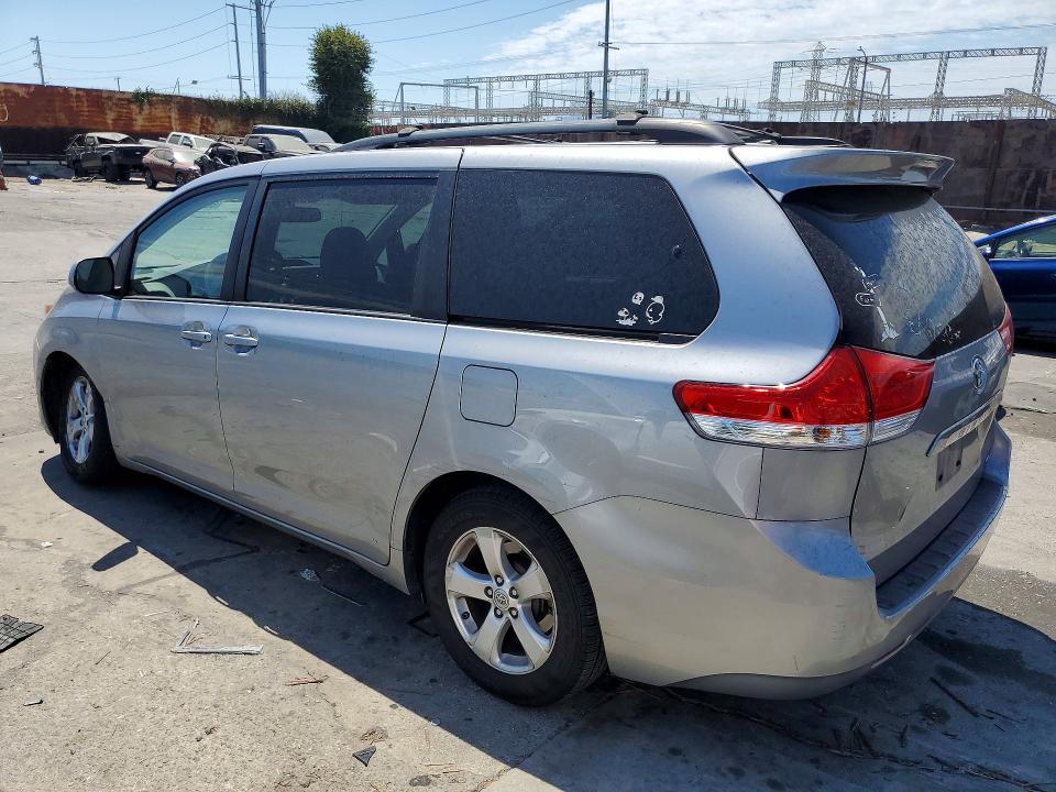 Photo 2 from auction – 2012 TOYOTA SIENNA with VIN 5TDKK3DC6CS261336