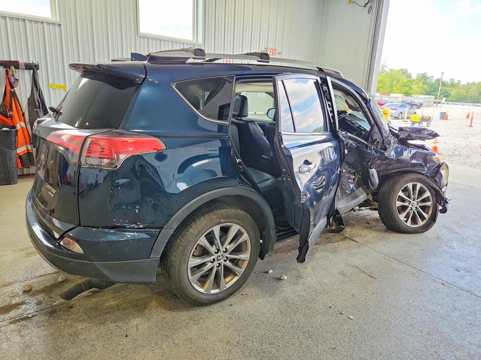 Photo 3 from auction – 2018 TOYOTA RAV4 with VIN JTMDFREV0JJ190497