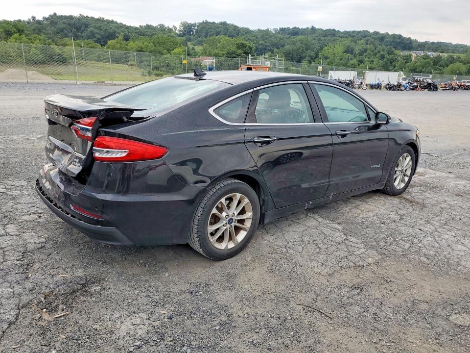 Photo 3 from auction – 2019 FORD FUSION with VIN 3FA6P0MU8KR256107