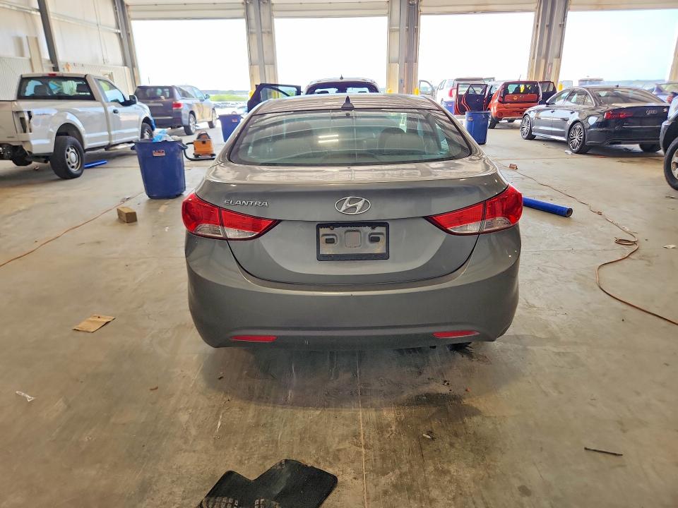Снимка 6 от търг – 2013 HYUNDAI ELANTRA с VIN 5NPDH4AE3DH354227