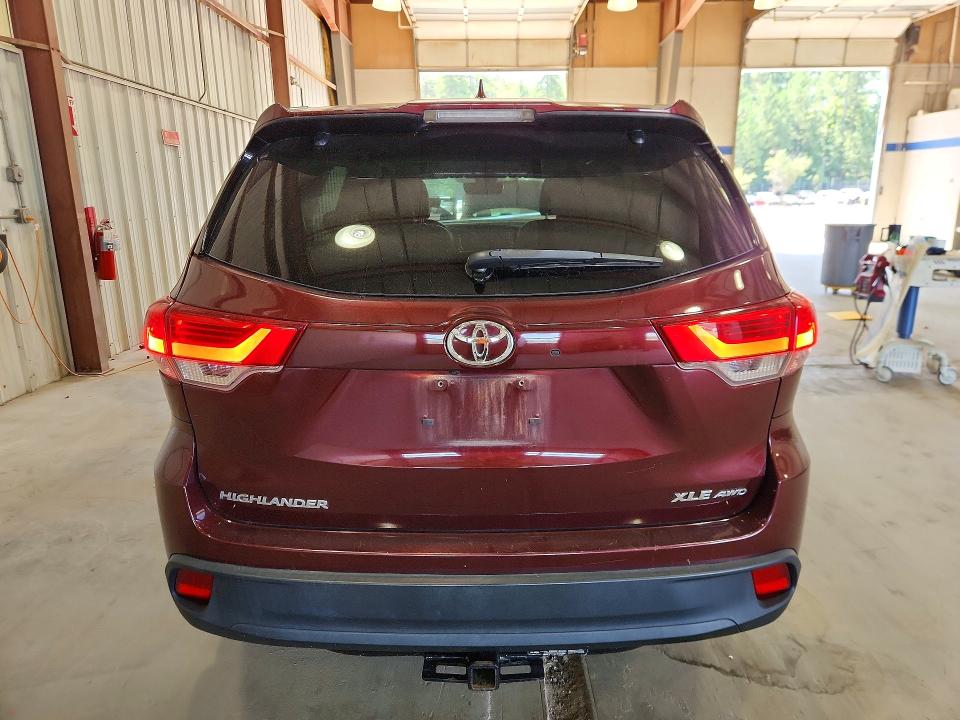 Photo 6 from auction – 2017 TOYOTA HIGHLANDER with VIN 5TDJZRFHXHS386625