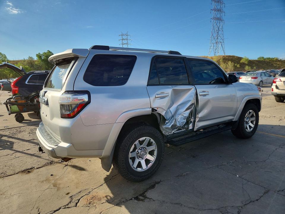 Photo 3 from auction – 2016 TOYOTA 4RUNNER with VIN JTEBU5JR9G5364739