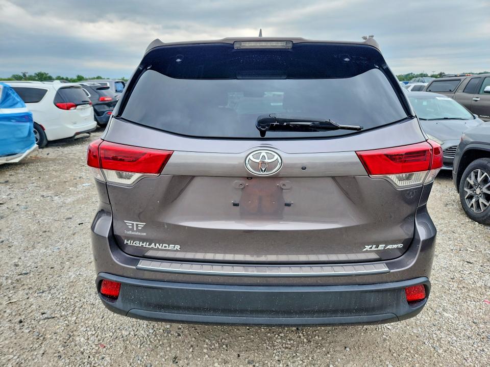 Photo 6 from auction – 2019 TOYOTA HIGHLANDER with VIN 5TDJZRFH5KS955100