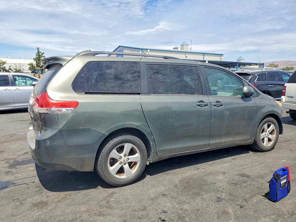Photo 3 from auction – 2011 TOYOTA SIENNA with VIN 5TDKK3DC9BS012107