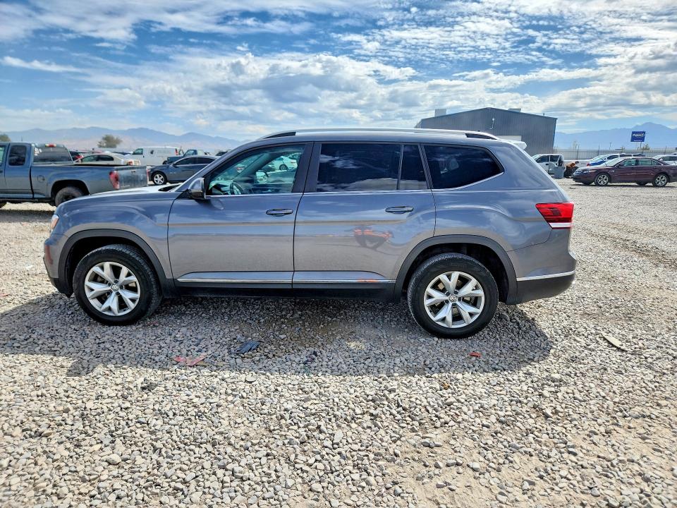 Photo 2 from auction – 2018 VOLKSWAGEN ATLAS with VIN 1V2MR2CA7JC571698