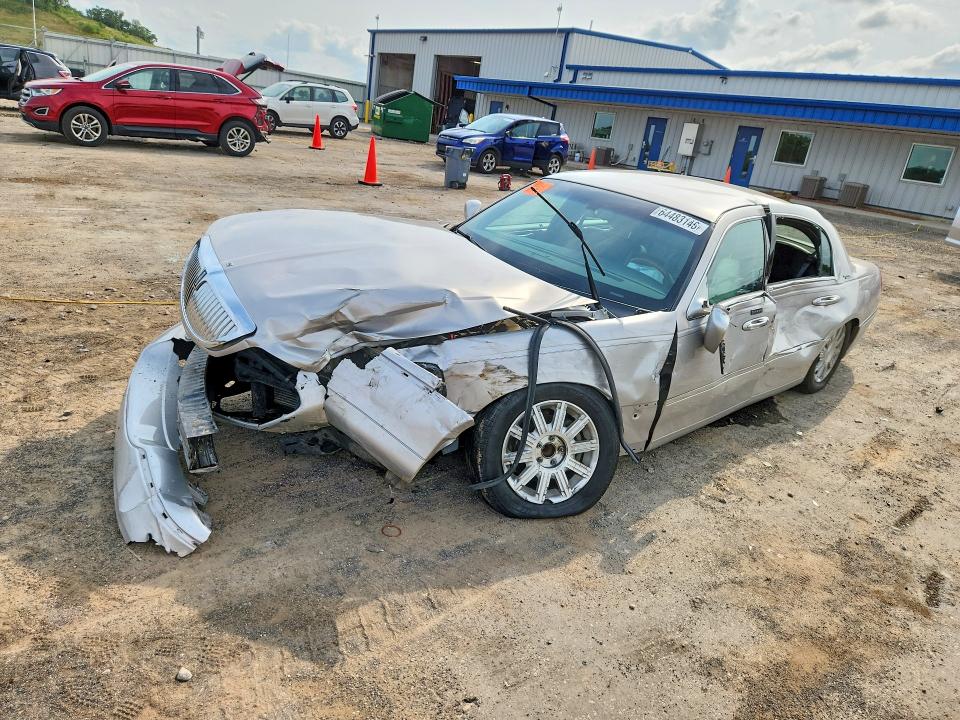 Photo 1 from auction – 2009 LINCOLN TOWN CAR with VIN 2LNHM82V39X633715