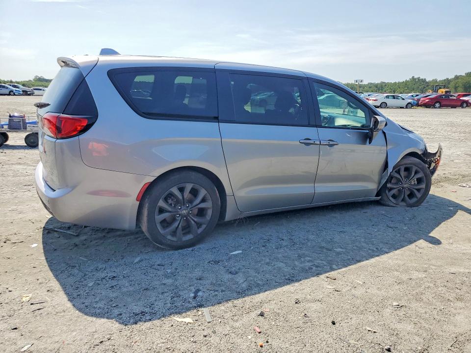 Photo 3 from auction – 2019 CHRYSLER PACIFICA with VIN 2C4RC1FGXKR593805