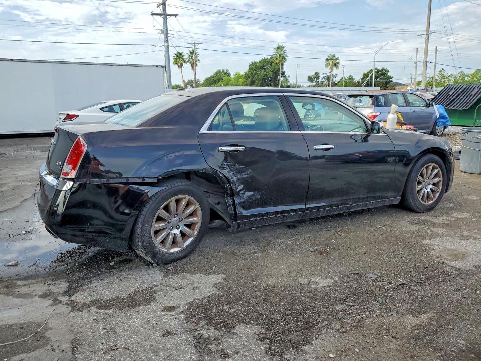 Photo 3 from auction – 2013 CHRYSLER 300C with VIN 2C3CCAET0DH674085