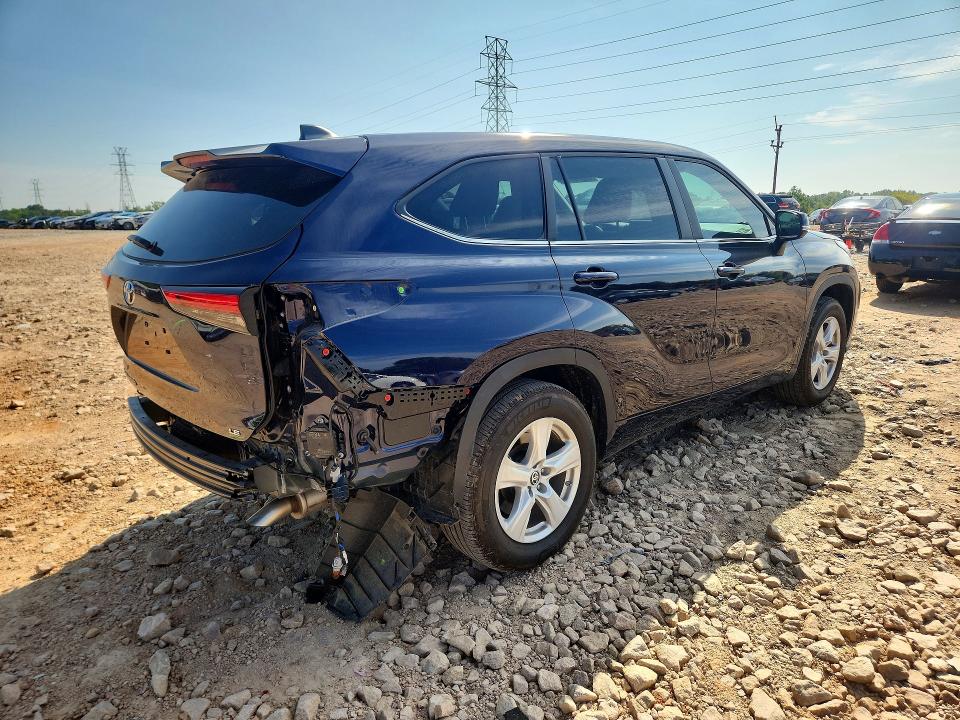 Photo 3 from auction – 2023 TOYOTA HIGHLANDER with VIN 5TDKDRAH2PS034065