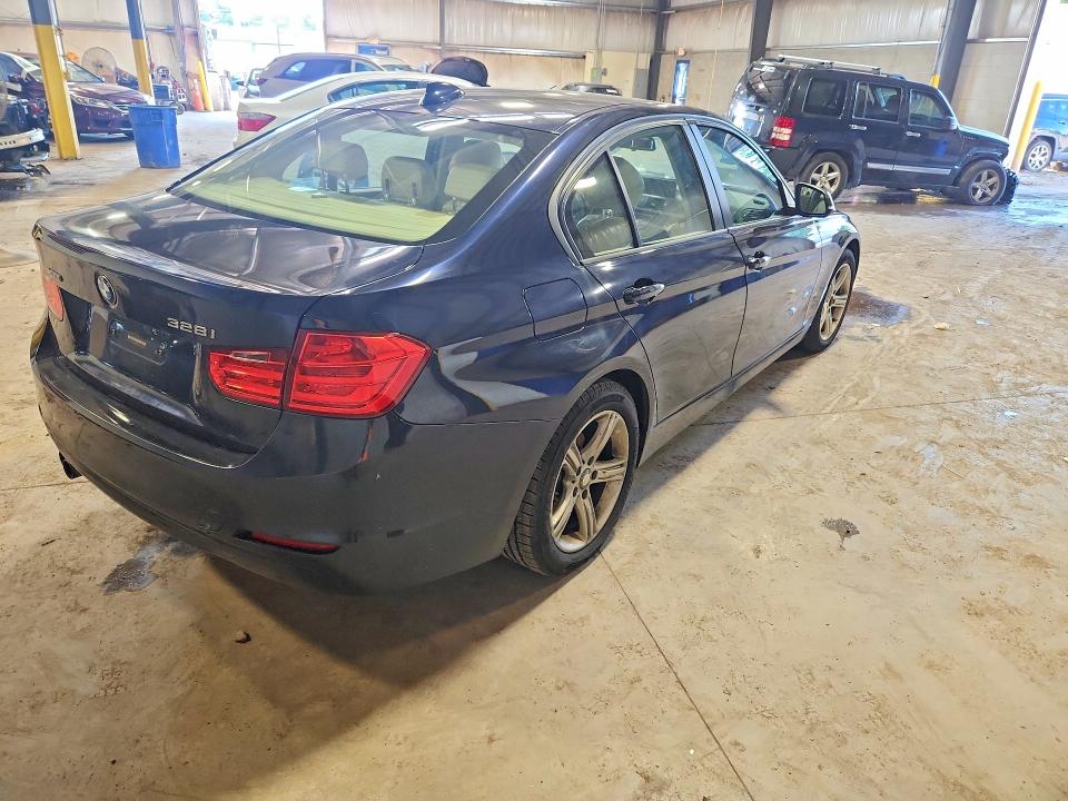 Photo 3 from auction – 2015 BMW 328 with VIN WBA3B5G59FNS19828