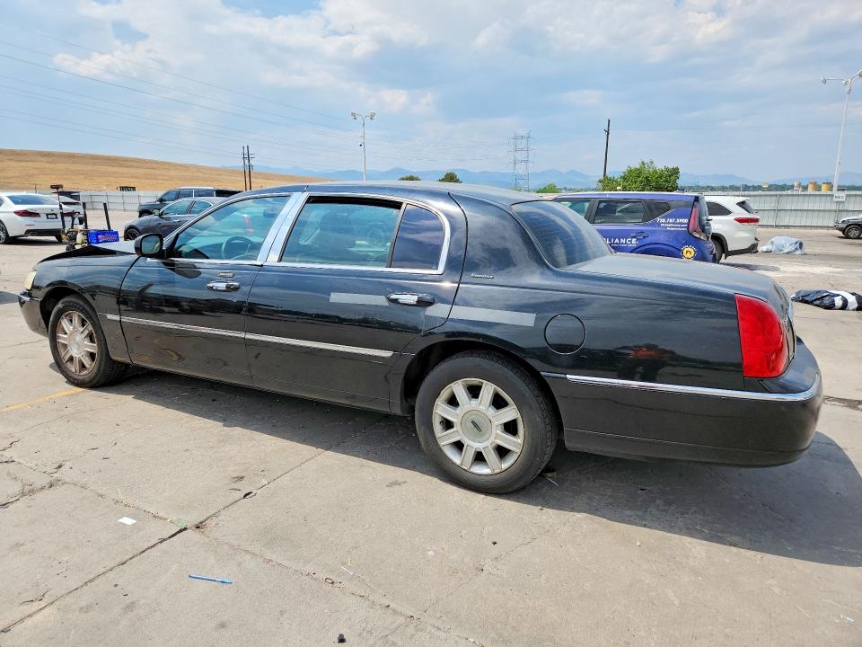 Photo 2 from auction – 2010 LINCOLN TOWN CAR with VIN 2LNBL8EV3AX752793