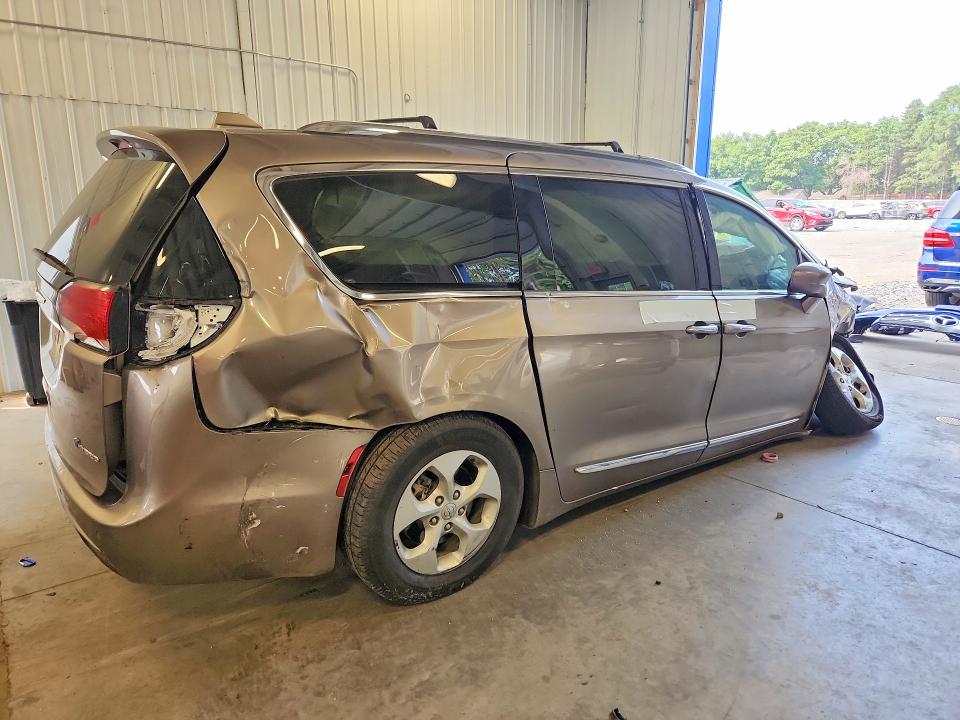 Photo 3 from auction – 2018 CHRYSLER PACIFICA with VIN 2C4RC1L78JR133495