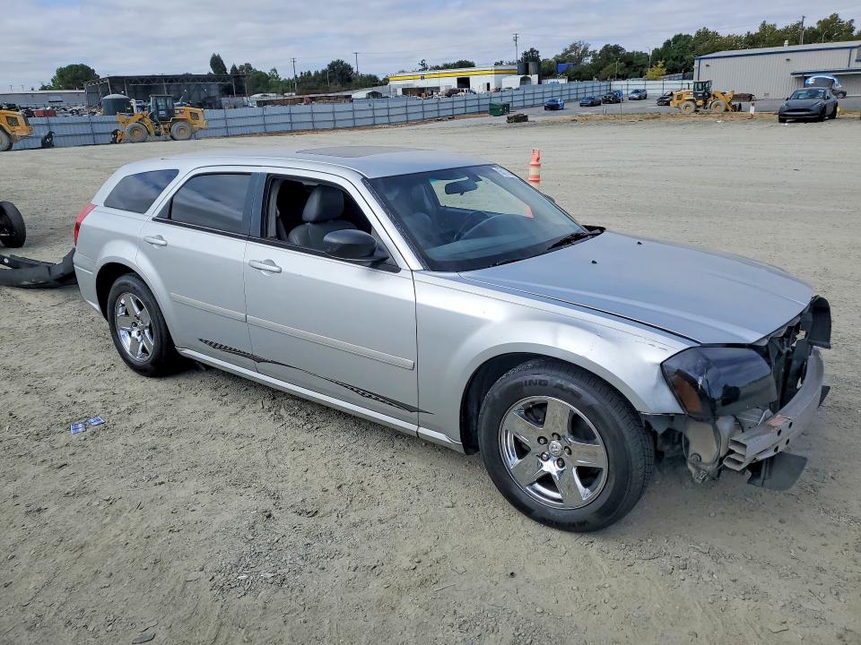 Photo 4 from auction – 2005 DODGE MAGNUM with VIN 2D4FV48V55H123690