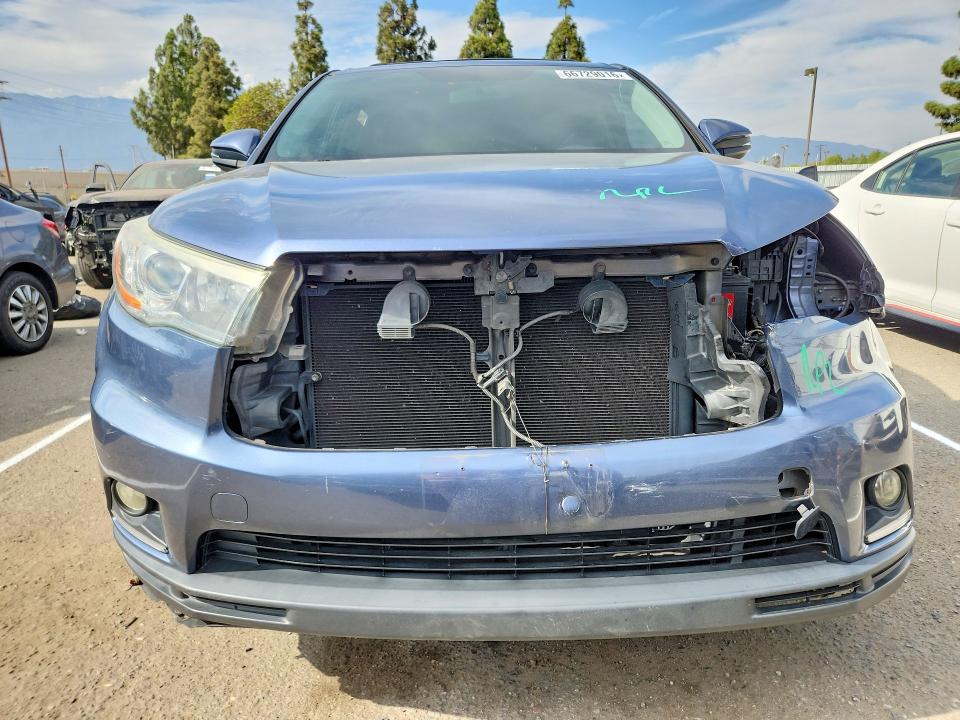 Photo 5 from auction – 2015 TOYOTA HIGHLANDER with VIN 5TDZKRFH3FS042896