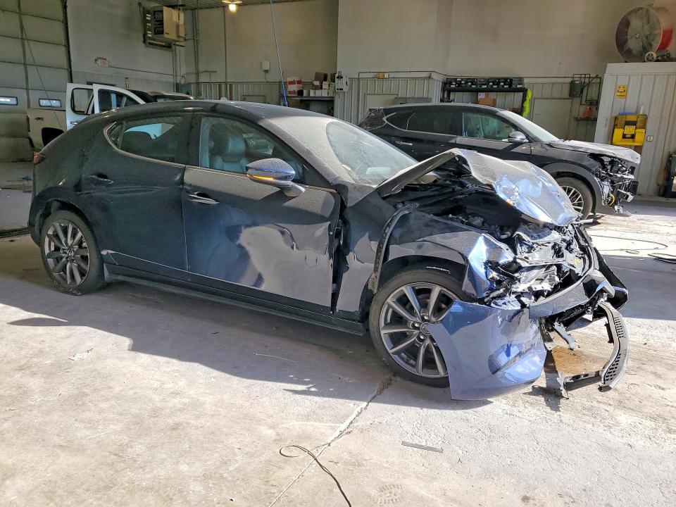 Photo 4 from auction – 2020 MAZDA 3 with VIN JM1BPAMM4L1169637