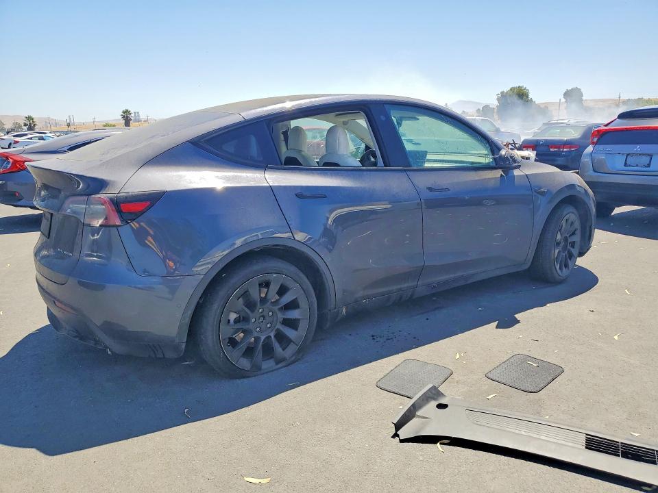 Photo 3 from auction – 2021 TESLA MODEL Y with VIN 5YJYGDEE6MF216355
