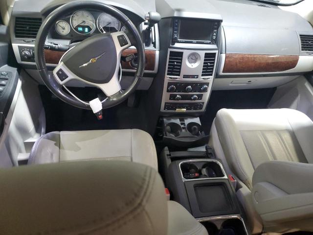 Photo 8 from auction – 2010 CHRYSLER TOWN & COU with VIN 2A4RR8D17AR321050