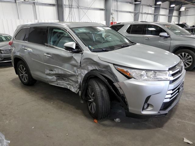 Photo 4 from auction – 2017 TOYOTA HIGHLANDER with VIN 5TDJZRFH6HS507232