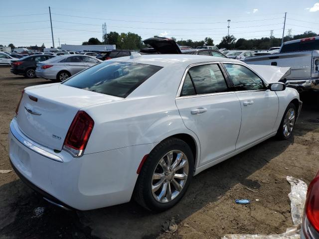 Photo 3 from auction – 2017 CHRYSLER 300 LIMITE with VIN 2C3CCARG6HH512867