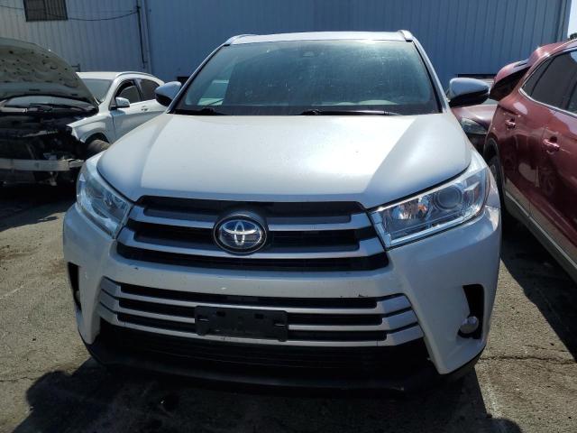 Photo 5 from auction – 2019 TOYOTA HIGHLANDER with VIN 5TDJGRFH6KS065582