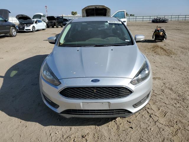 Снимка 5 от търг – 2017 FORD FOCUS SEL с VIN 1FADP3M28HL308429