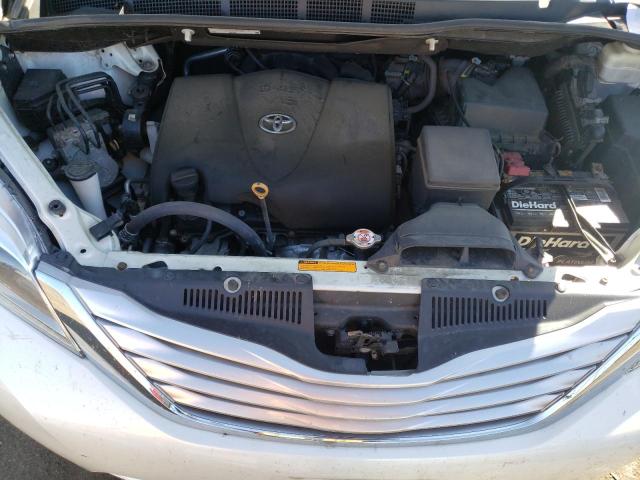 Photo 12 from auction – 2017 TOYOTA SIENNA XLE with VIN 5TDDZ3DC7HS155294