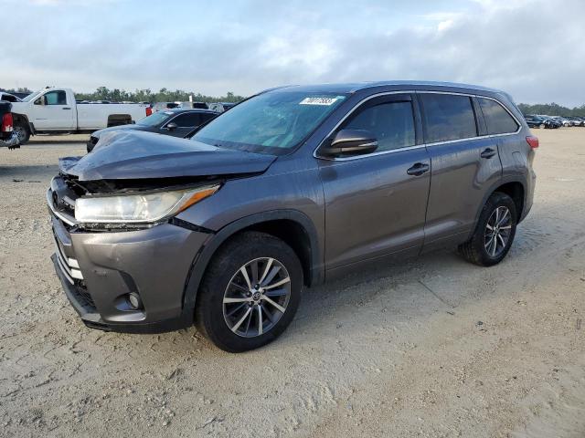 TOYOTA HIGHLANDER 2017 with VIN 5TDKZRFH9HS523557 - Photo from auction