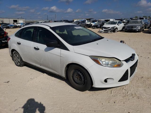 Снимка 4 от търг – 2014 FORD FOCUS S с VIN 1FADP3E26EL451969
