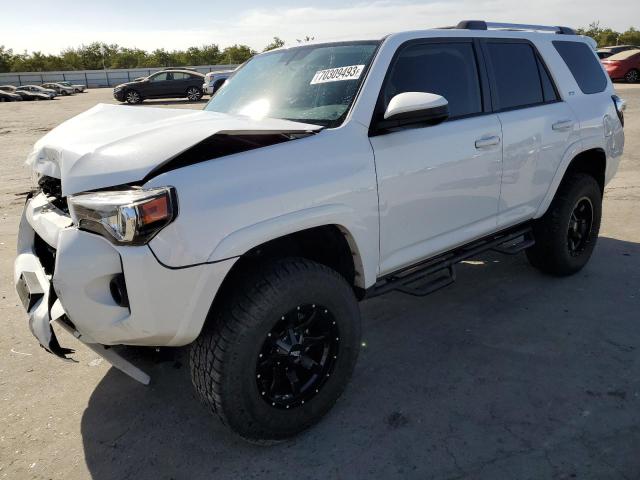 TOYOTA 4RUNNER SR 2019 with VIN JTEBU5JR2K5712566 - Photo from auction