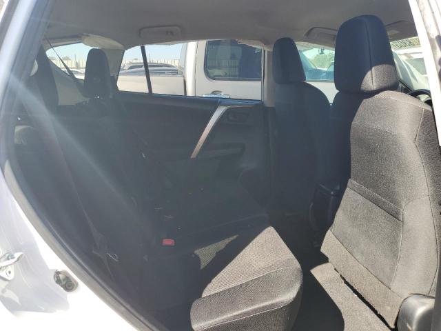Photo 10 from auction – 2015 TOYOTA RAV4 LE with VIN JTMZFREV0FD047660