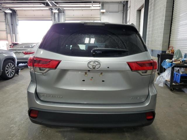 Photo 6 from auction – 2017 TOYOTA HIGHLANDER with VIN 5TDJZRFH6HS507232