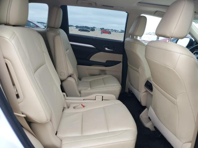 Photo 11 from auction – 2017 TOYOTA HIGHLANDER with VIN 5TDKZRFH0HS516903