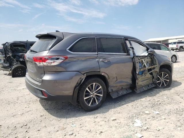 Photo 3 from auction – 2018 TOYOTA HIGHLANDER with VIN 5TDJZRFH3JS527721