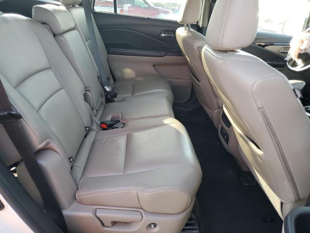 Photo 11 from auction – 2017 HONDA PILOT TOUR with VIN 5FNYF5H92HB034505