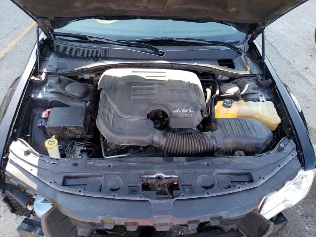 Photo 11 from auction – 2018 CHRYSLER 300 LIMITE with VIN 2C3CCAEG2JH159751