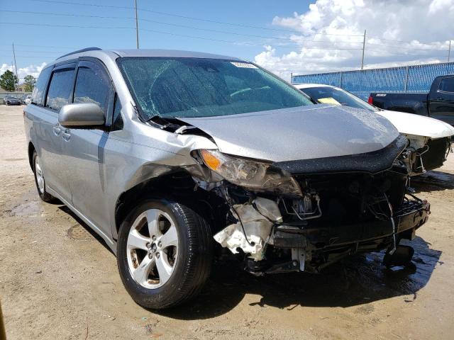 Photo 4 from auction – 2018 TOYOTA SIENNA LE with VIN 5TDKZ3DC6JS907399