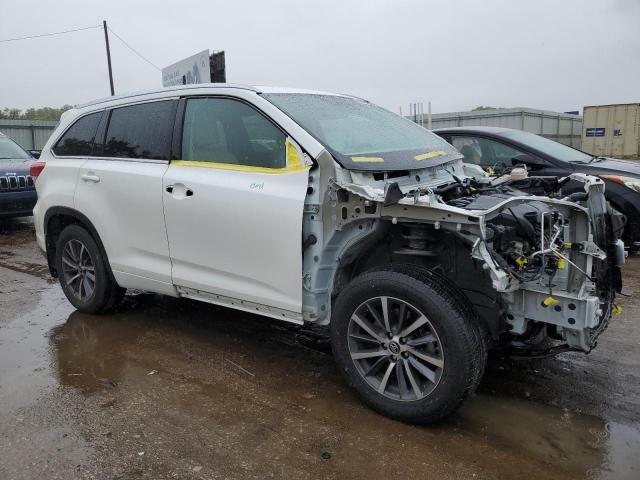 Photo 4 from auction – 2017 TOYOTA HIGHLANDER with VIN 5TDJZRFH8HS414258