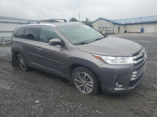 Photo 4 from auction – 2018 TOYOTA HIGHLANDER with VIN 5TDJZRFH0JS560417