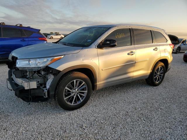 TOYOTA HIGHLANDER 2018 with VIN 5TDKZRFH2JS548922 - Photo from auction
