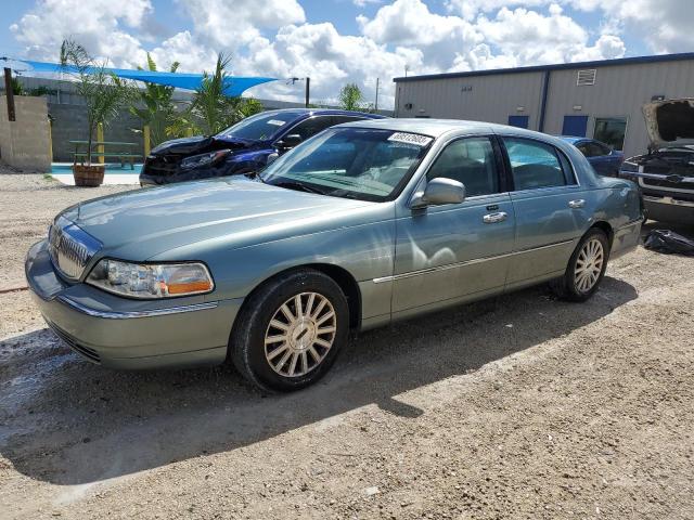 LINCOLN TOWN CAR E 2004 with VIN 1LNHM81W94Y688737 - Photo from auction