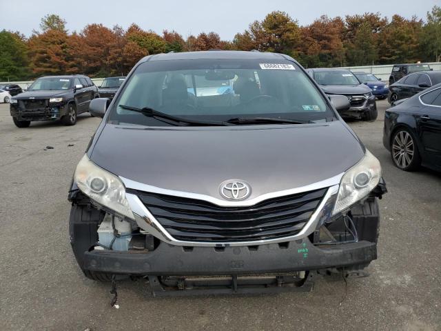Photo 5 from auction – 2011 TOYOTA SIENNA XLE with VIN 5TDDK3DC1BS024535