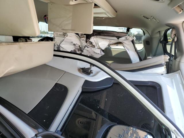 Photo 10 from auction – 2016 CHRYSLER TOWN & COU with VIN 2C4RC1BG2GR222215