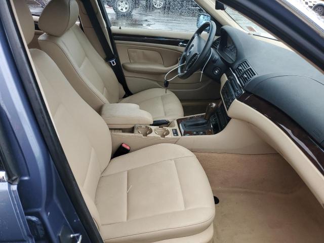Photo 7 from auction – 2005 BMW 325 IT with VIN WBAEN33455PC13967