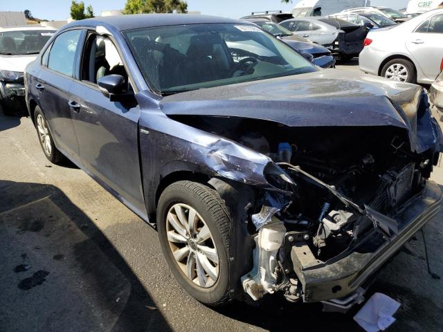 Photo 4 from auction – 2015 VOLKSWAGEN PASSAT S with VIN 1VWAT7A31FC002633